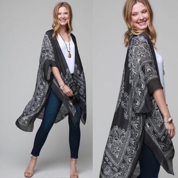 Mandala Kimono in Charcoal - Picture 3 of 5